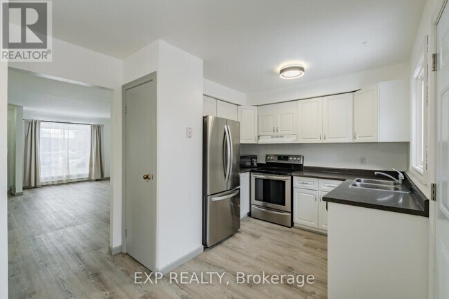 Photo du bâtiment - 392 Springbank Ave N