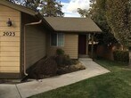 Foto principal - 2x2 duplex with a fenced yard, single-car ...