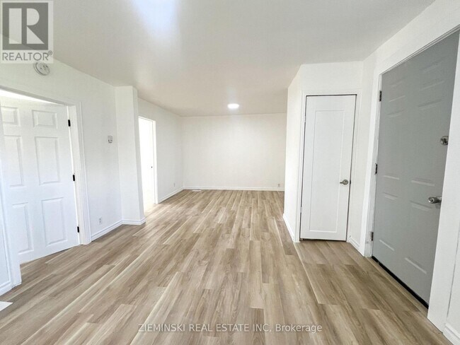 Photo du bâtiment - A - 310 NINTH AVENUE
