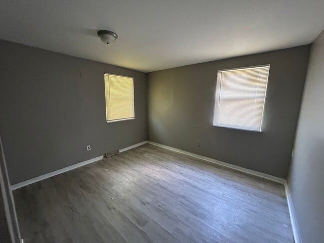 Building Photo - 3 Bed, 2 Bath House!
