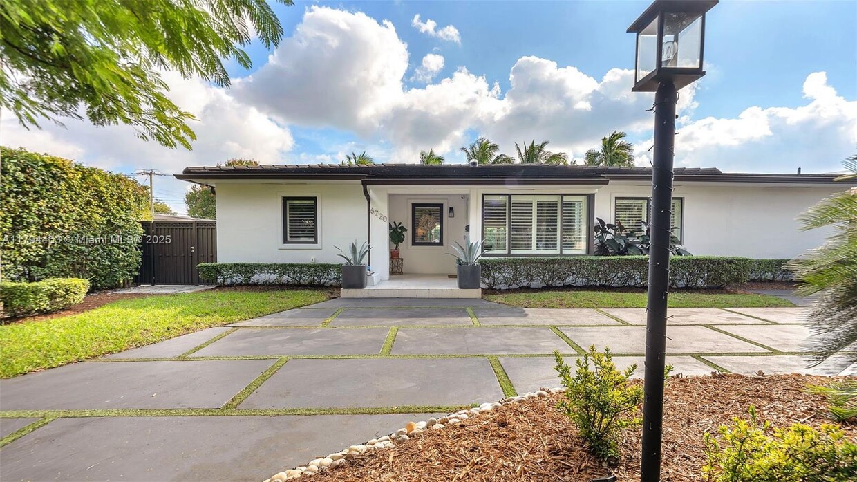 Primary Photo - 6720 SW 48th St