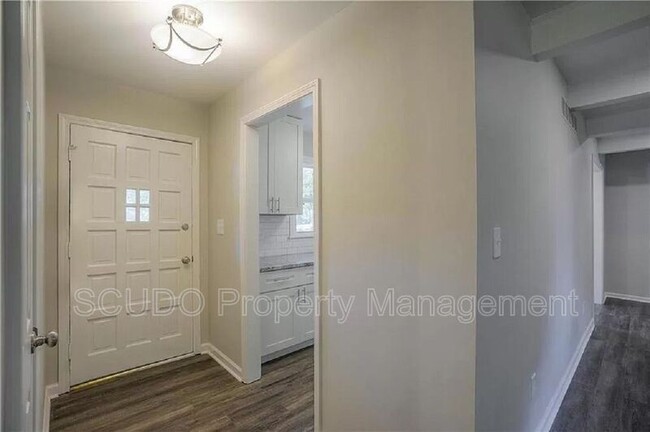 Foto del edificio - 1102 SW Lakeview Blvd