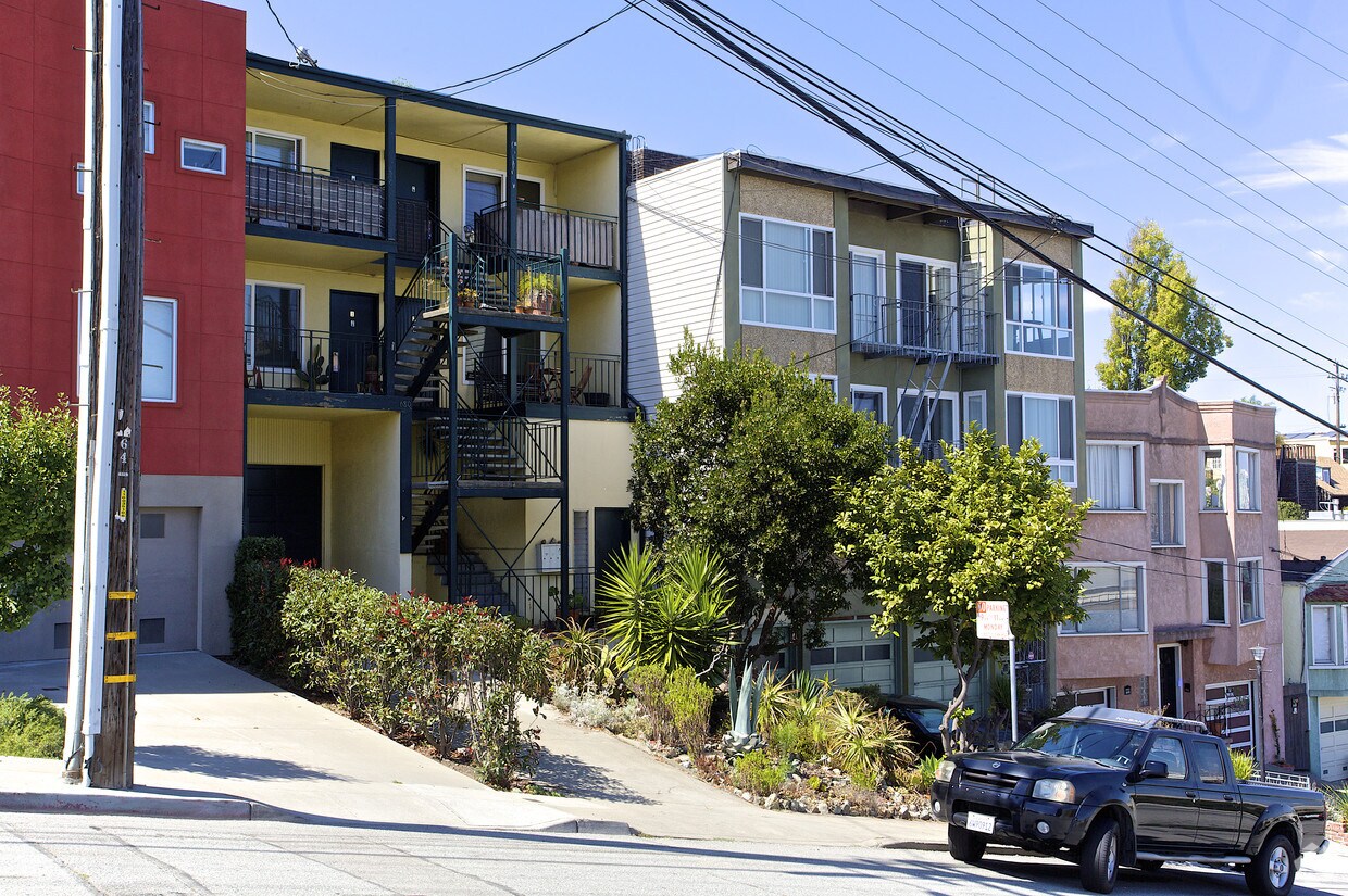 Building Photo - 680 De Haro St