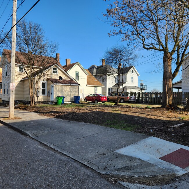 Building Photo - 212 1st St NW