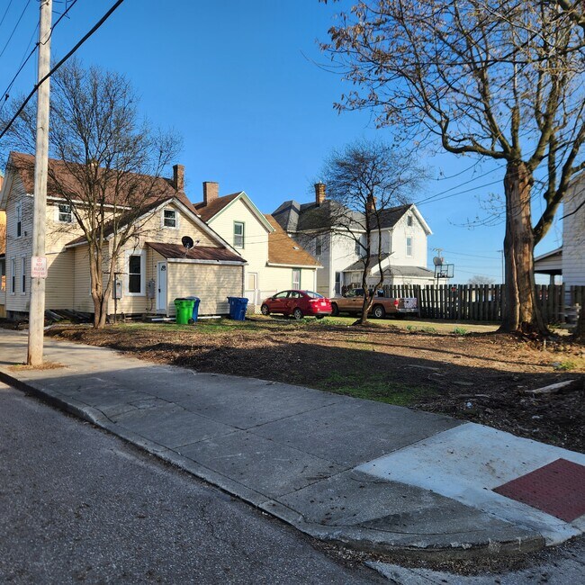 Foto del edificio - 212 1st St NW