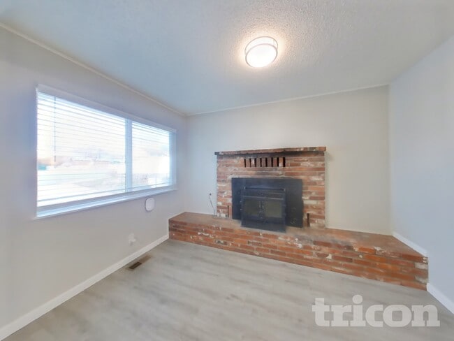 Building Photo - 3310 Heights Dr
