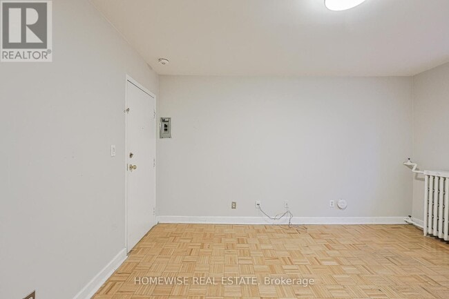 Building Photo - 33 Maitland St