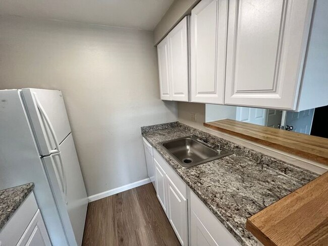 Building Photo - MOVE IN SPECIAL!! DEPOSIT MOVES YOU IN!!!