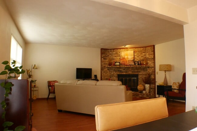 Building Photo - 3860 S Chalet Cir