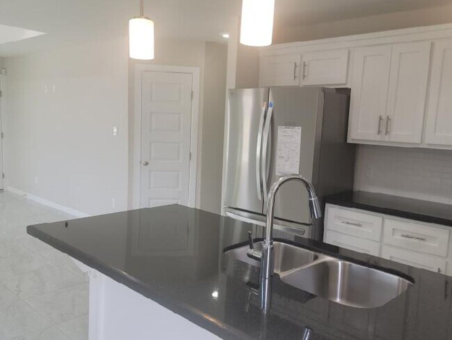 Foto del edificio - 2 Bedroom Duplex in Mission