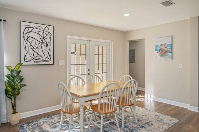 Building Photo - 130 N Lorraine Dr