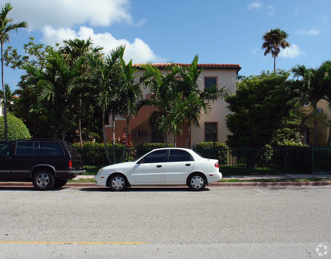 Building Photo - 415 75th St