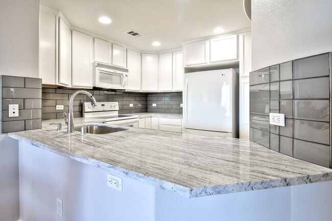 Building Photo - Luxury 2-Bedroom Monte Vista Condo with Downtown Views & Monthly House Cleaning Included