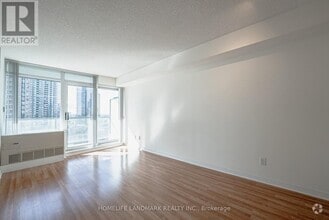 Building Photo - 5508-5508 Yonge St