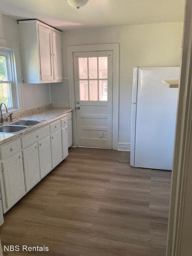 Building Photo - 4 br, 1 bath House - 178 Northwest Blvd.