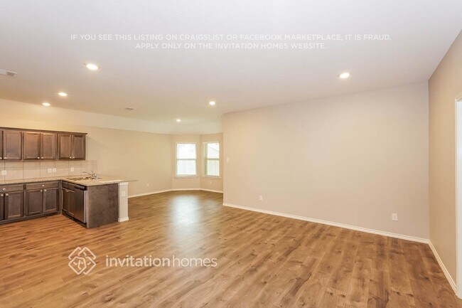 Building Photo - 1532 Woodlake Dr