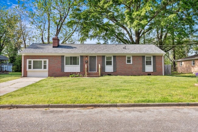 Building Photo - Maple Grove off of Menchville Road