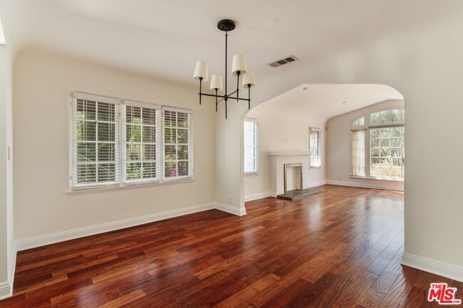 Building Photo - 8561 Rugby Dr