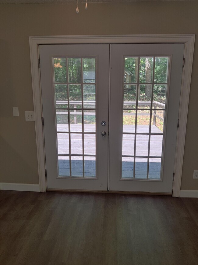Building Photo - 304 Glenora Dr