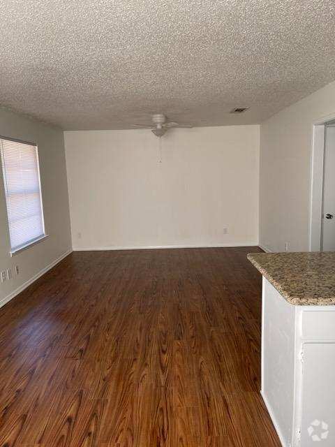 Building Photo - 3216 Matthews Dr