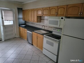 Building Photo - 26 Lyon Ave