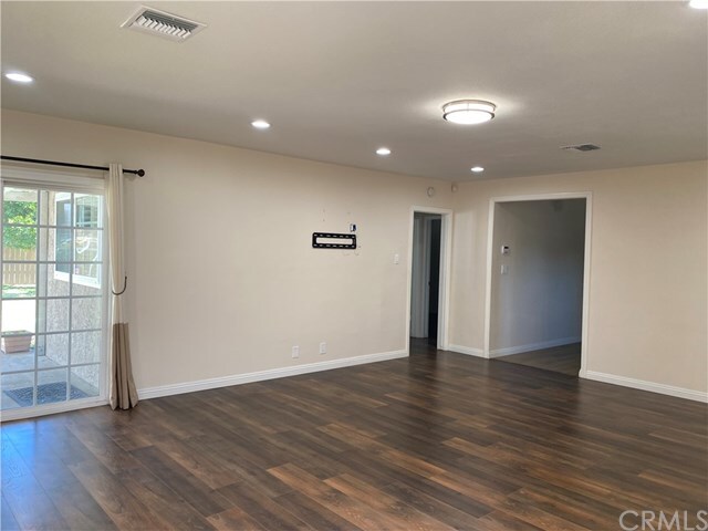 Foto del edificio - 1122 N Walnut Ave