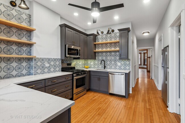 Foto del edificio - 1472 W Farragut Ave