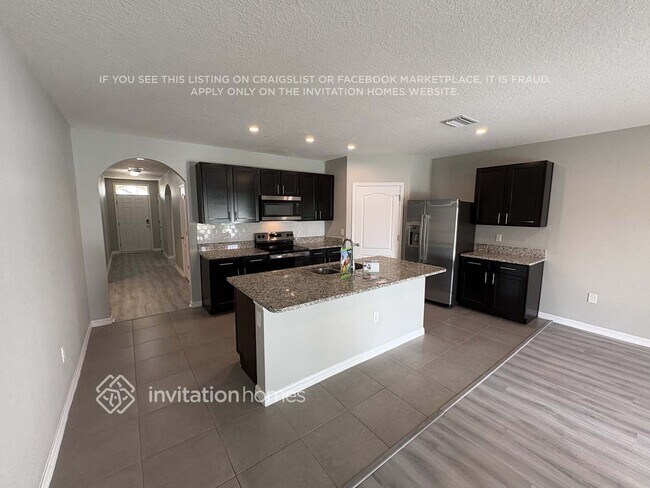 Foto del edificio - 15532 Rose Grove Dr