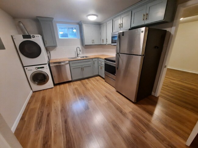 Foto del edificio - 8150-8152 Ames Way