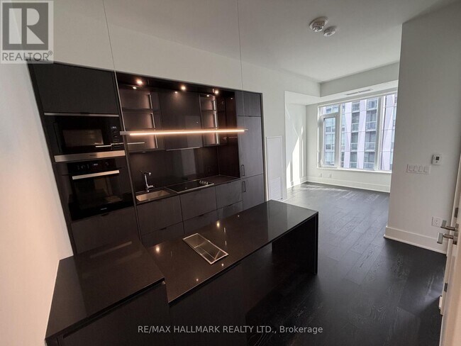 Building Photo - 11 Yorkville Ave