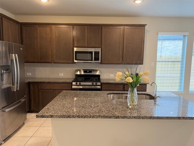 Foto del edificio - 8711 Windsong Trail Dr