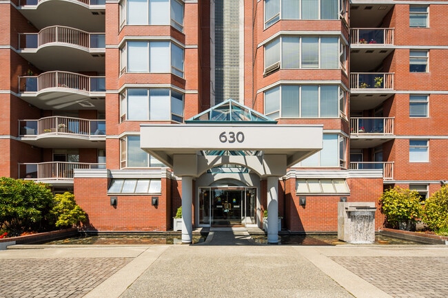 Building Photo - 630 Montreal St