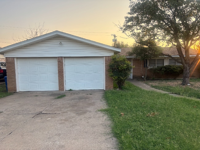 Building Photo - 513 Carlyle Dr
