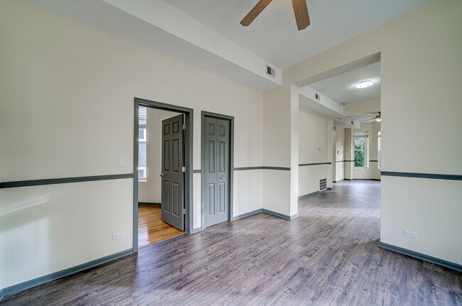 Foto del edificio - 6058 S Green St