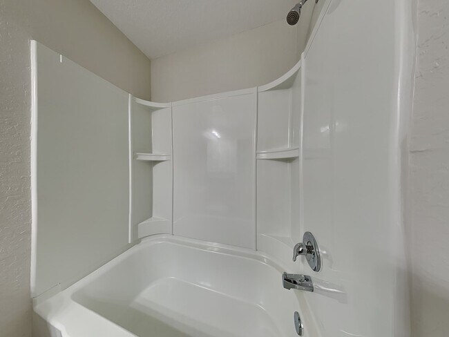Foto del edificio - 9809 N Santee Terrace