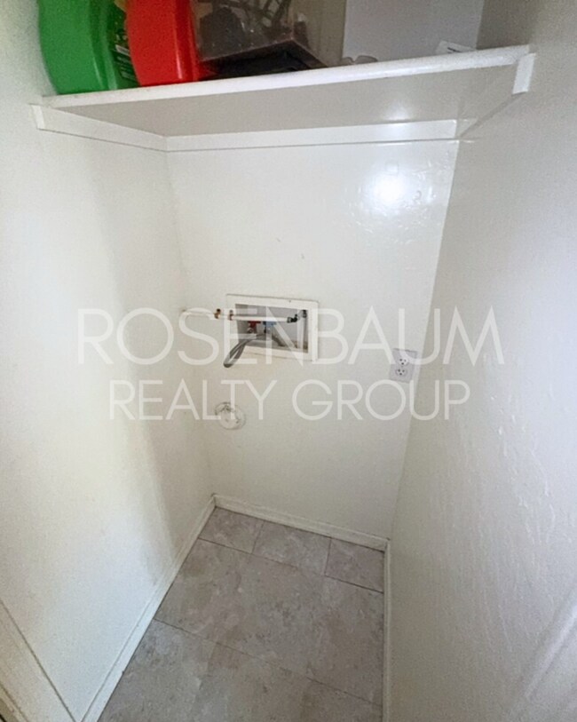Foto del edificio - Beautiful 3-bedrooms, 2.5-baths townhouse ...
