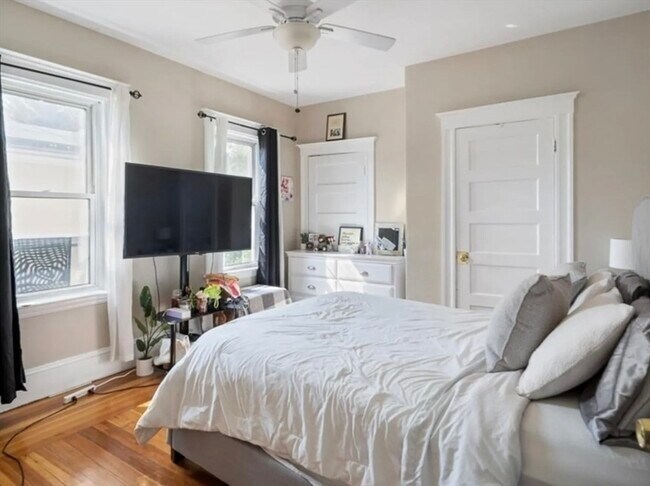 Foto del edificio - 44 Greenleaf Ave