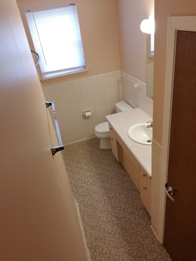 5003 Woolworth Ave, Omaha, NE 68106 Apartments in Omaha, NE