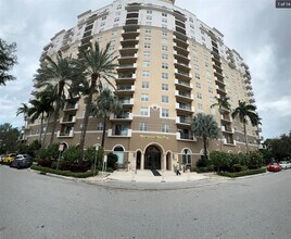 Building Photo - 616 Clearwater Park Rd