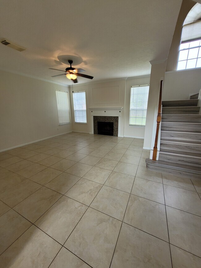 Foto del edificio - 203 Needleleaf Ln