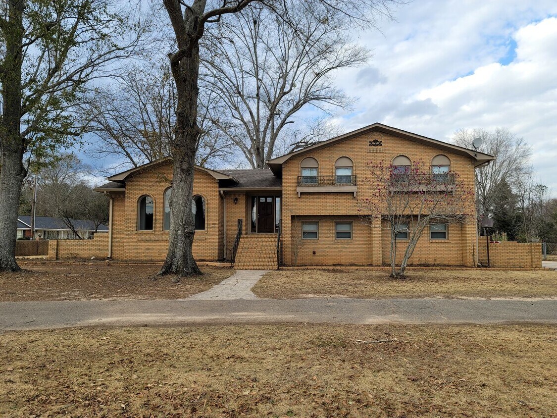Primary Photo - 5300 Old Brimingham Hwy, Tuscaloosa