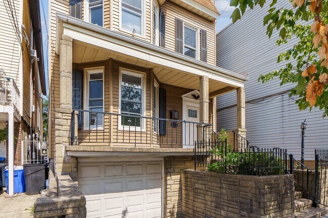 Building Photo - 169 1/2 PROSPECT Ave