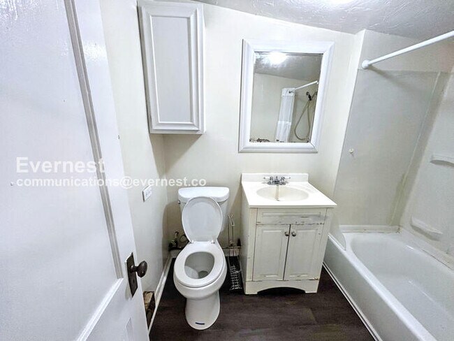 Foto del edificio - 110 1/2 W Cheyenne Rd