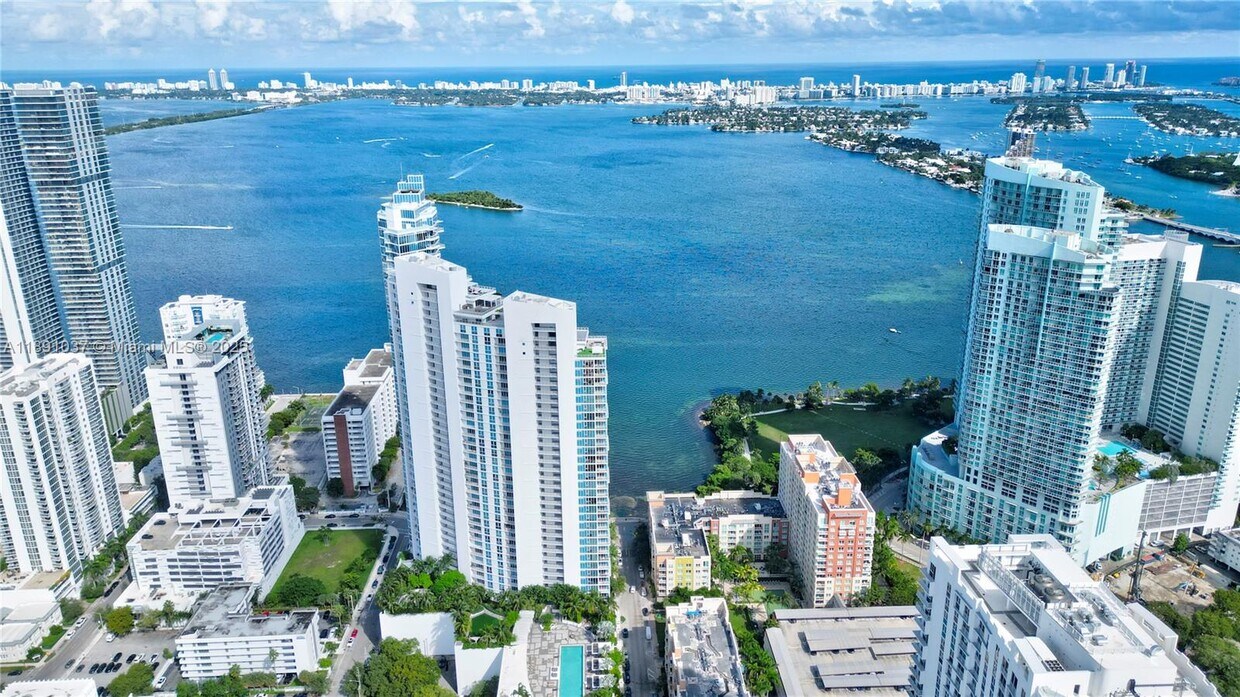 Primary Photo - 2020 N Bayshore Dr