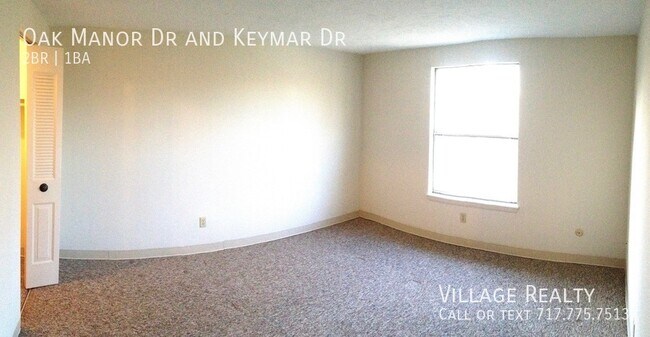 Building Photo - Top Floor! Most utilities included! Large ...
