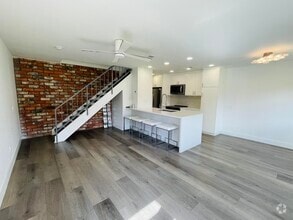 Building Photo - 72577 Edgehill Dr