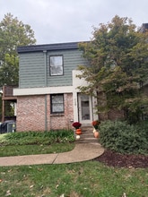 Building Photo - 940 Gale Ln