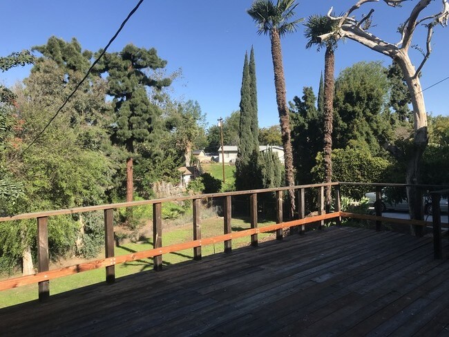 Foto del edificio - 3 Bed Home with HUGE Backyard!