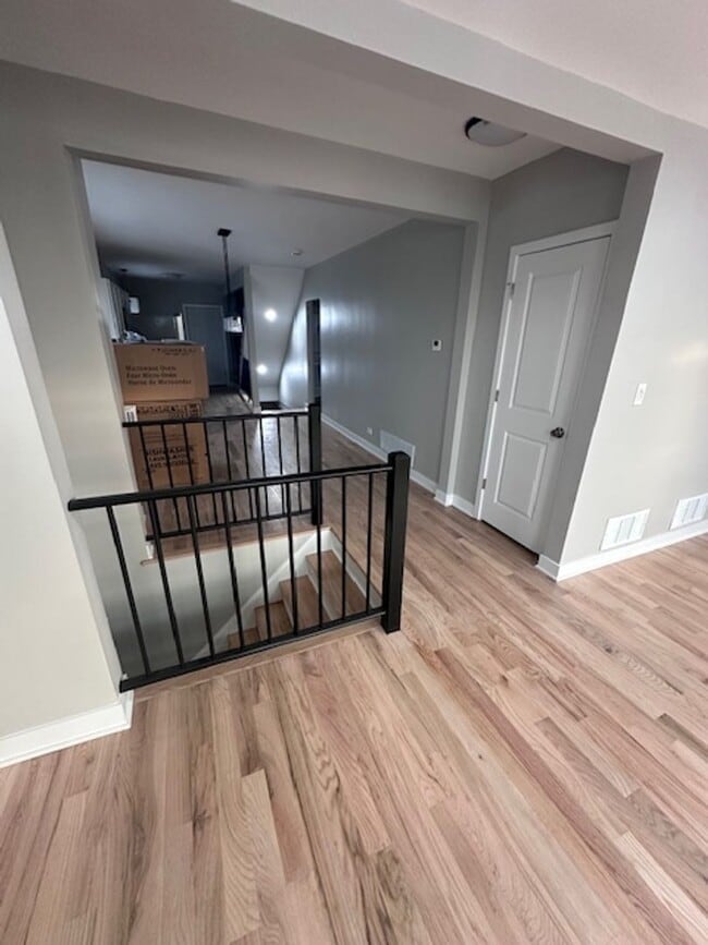 Building Photo - Clearing single family for rent