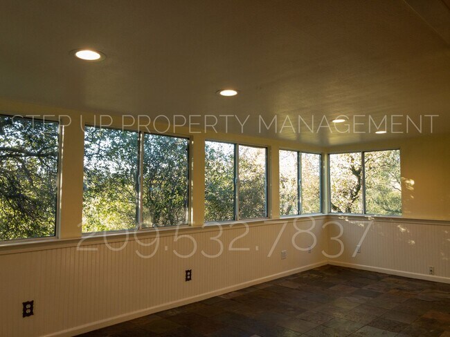 Foto del edificio - Outstanding 3 Bed 2 Bath near Downtown Son...